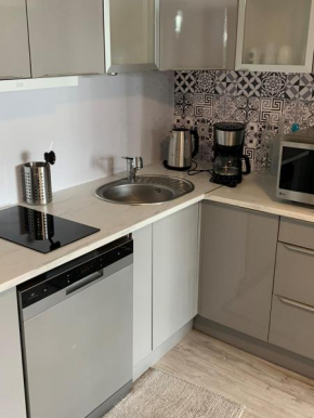 STUDIO CABINE DANS RESIDENCE AVEC PISCINE